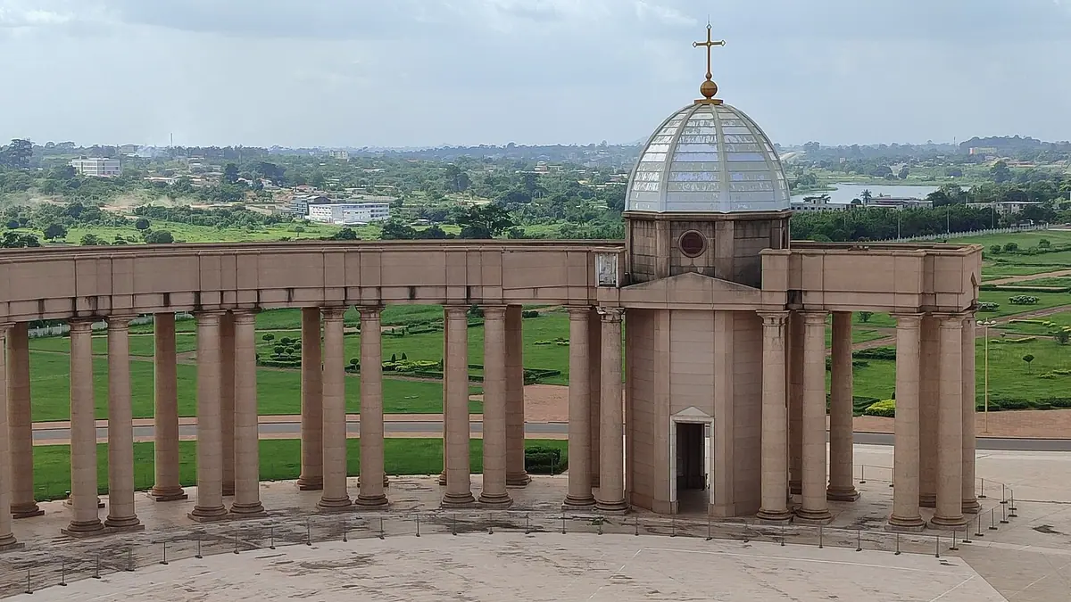 Basilika Unserer Lieben Frau des Friedens, Yamoussoukro (die Hauptstadt, kein Parlament)